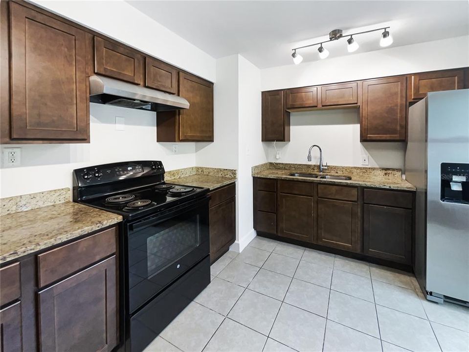 For Sale: $240,000 (3 beds, 1 baths, 936 Square Feet)