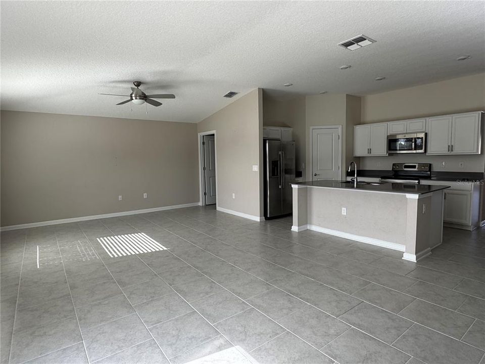 For Rent: $2,300 (3 beds, 2 baths, 1552 Square Feet)