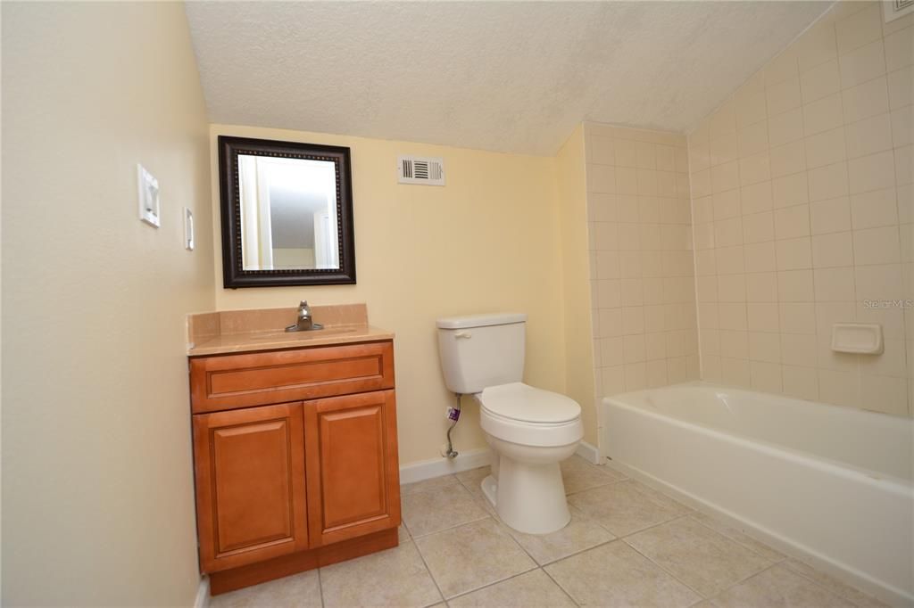 For Rent: $1,850 (4 beds, 3 baths, 1724 Square Feet)