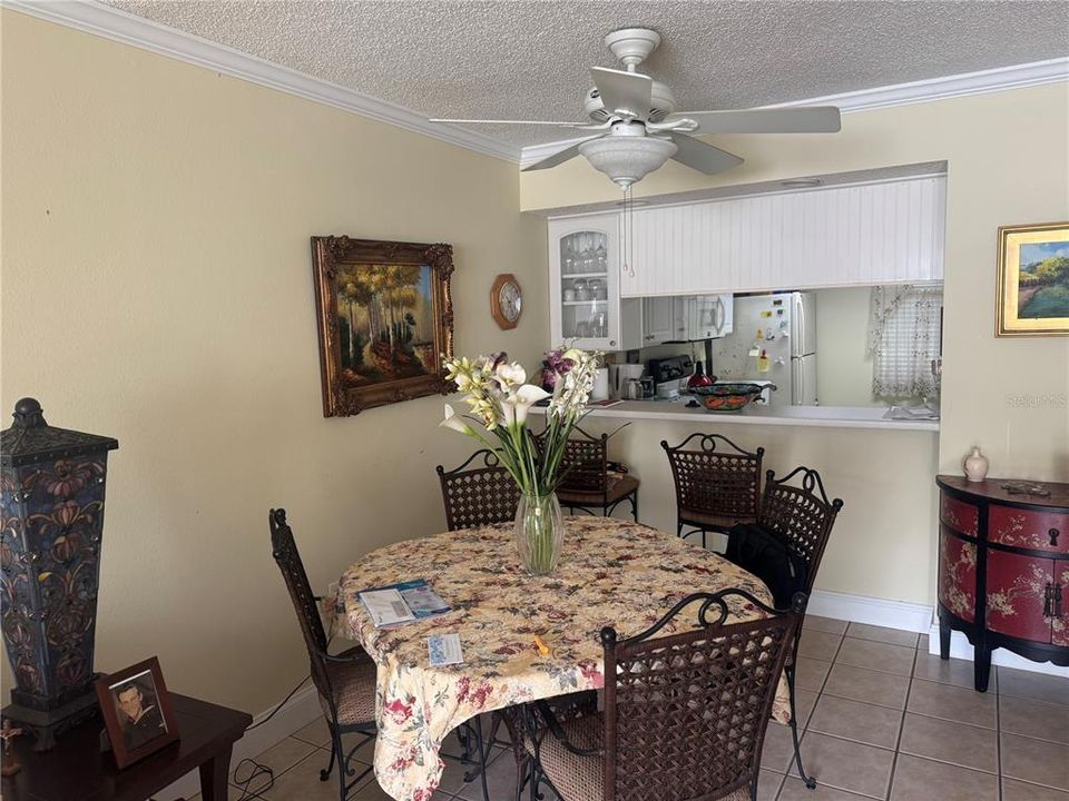 For Sale: $200,000 (2 beds, 2 baths, 1094 Square Feet)