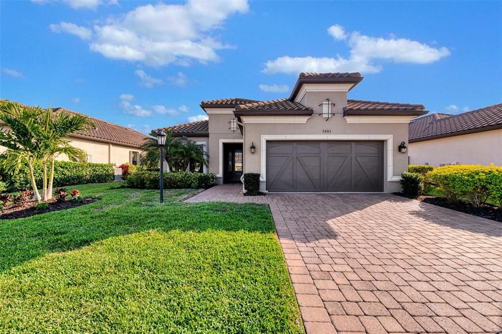 For Sale: $1,050,000 (3 beds, 3 baths, 2346 Square Feet)