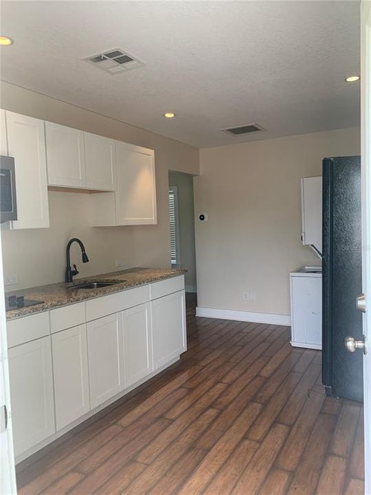 For Rent: $1,695 (1 beds, 1 baths, 400 Square Feet)