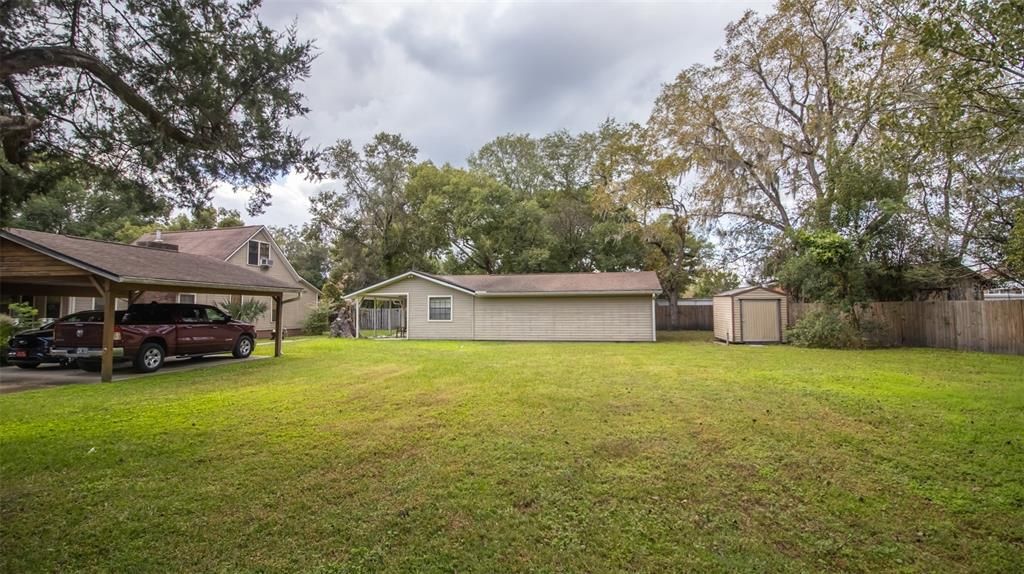 En Venta: $300,000 (4 camas, 2 baños, 2299 Pies cuadrados)