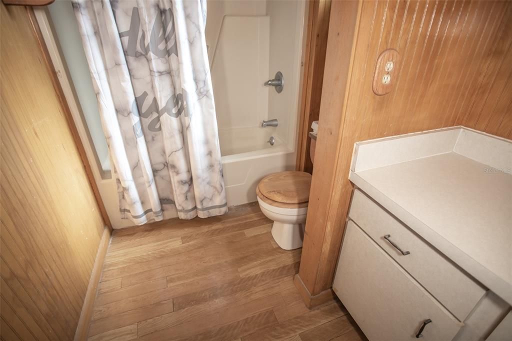 En Venta: $300,000 (4 camas, 2 baños, 2299 Pies cuadrados)