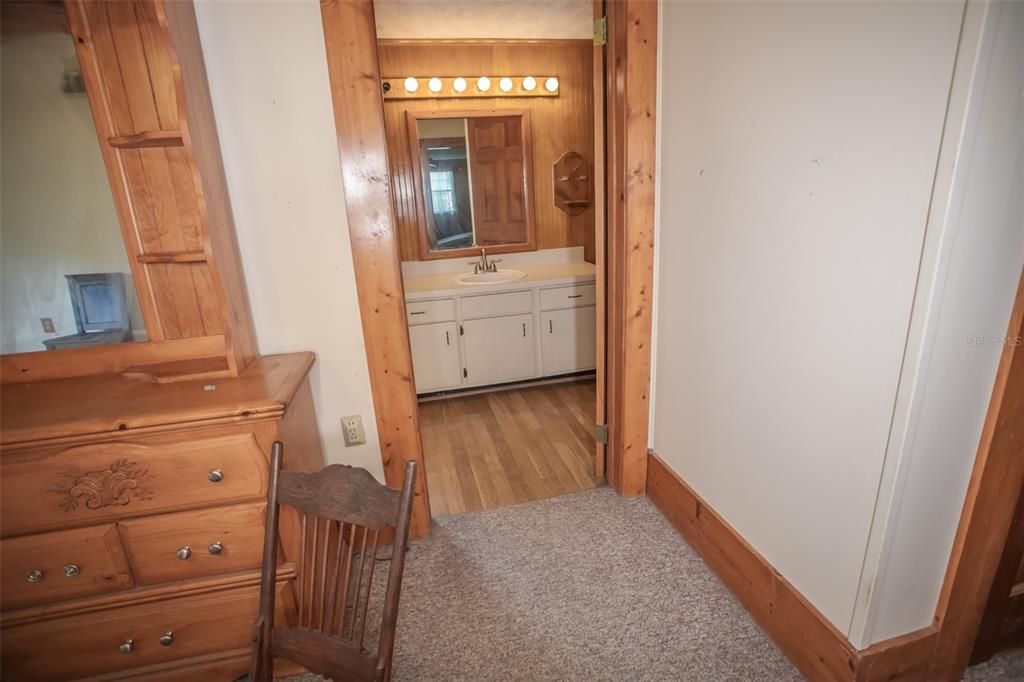 En Venta: $300,000 (4 camas, 2 baños, 2299 Pies cuadrados)