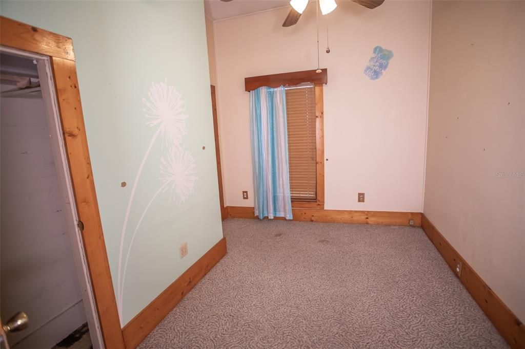 En Venta: $300,000 (4 camas, 2 baños, 2299 Pies cuadrados)