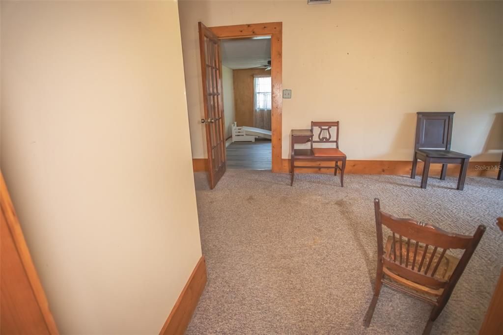 En Venta: $300,000 (4 camas, 2 baños, 2299 Pies cuadrados)