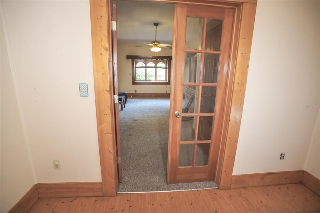 En Venta: $300,000 (4 camas, 2 baños, 2299 Pies cuadrados)