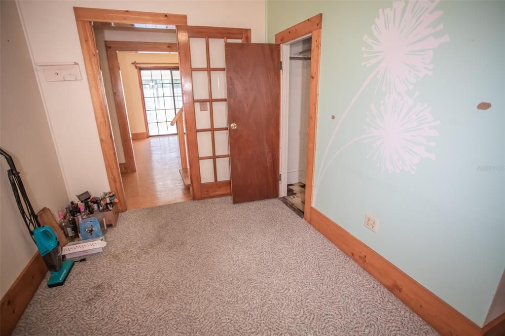 En Venta: $300,000 (4 camas, 2 baños, 2299 Pies cuadrados)