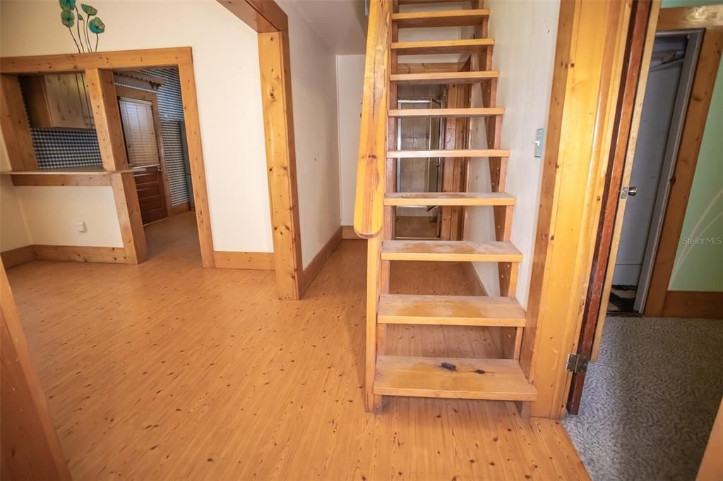 En Venta: $300,000 (4 camas, 2 baños, 2299 Pies cuadrados)