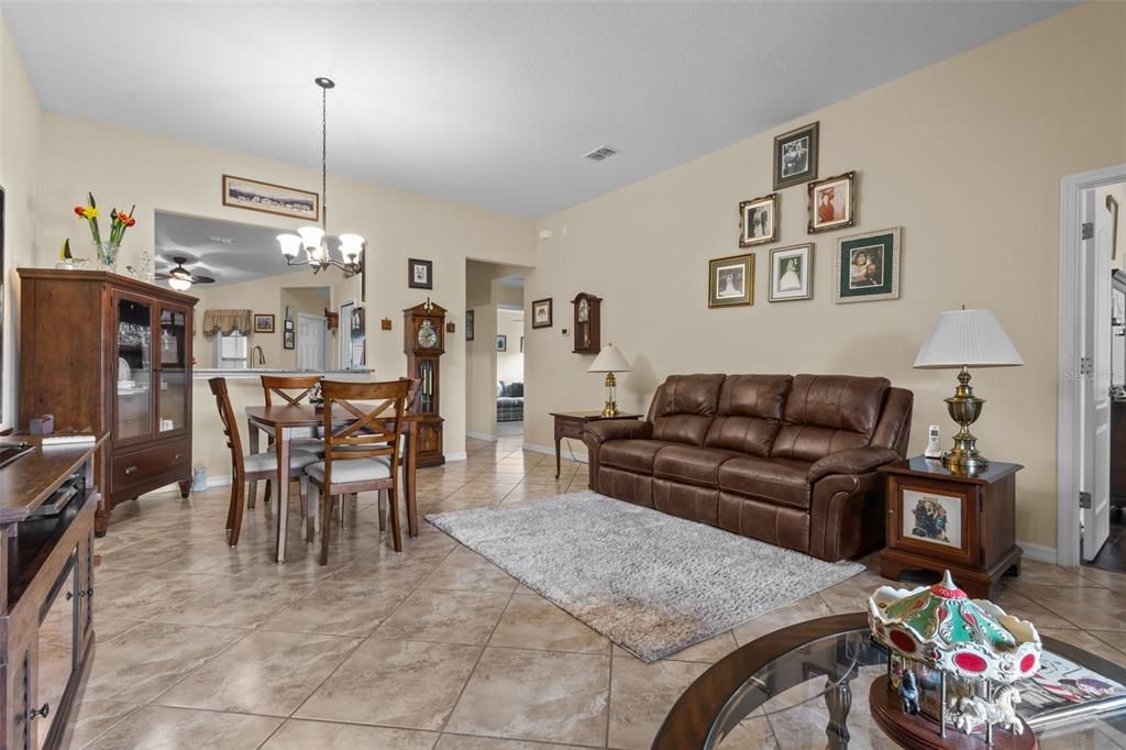 For Sale: $289,000 (3 beds, 2 baths, 1337 Square Feet)