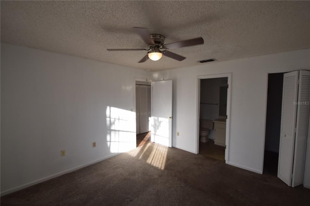 For Sale: $139,900 (2 beds, 1 baths, 662 Square Feet)