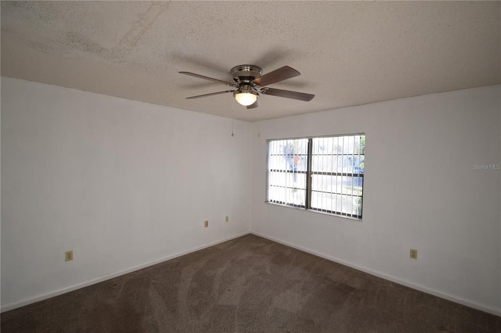 For Sale: $139,900 (2 beds, 1 baths, 662 Square Feet)