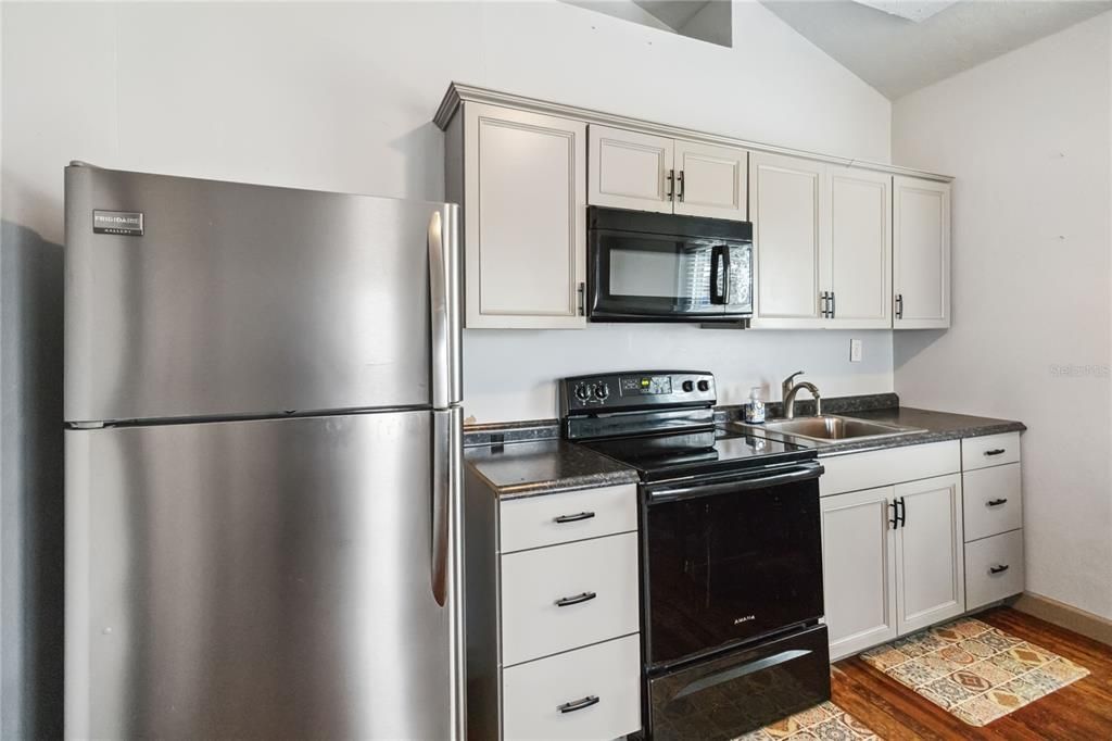 For Sale: $419,900 (2 beds, 2 baths, 2112 Square Feet)