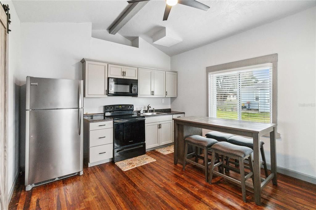 For Sale: $419,900 (2 beds, 2 baths, 2112 Square Feet)