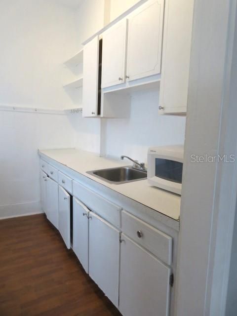 For Rent: $1,300 (1 beds, 1 baths, 660 Square Feet)