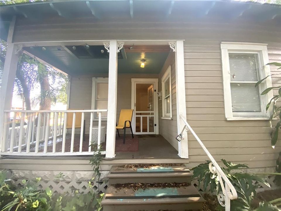 For Rent: $1,300 (1 beds, 1 baths, 660 Square Feet)