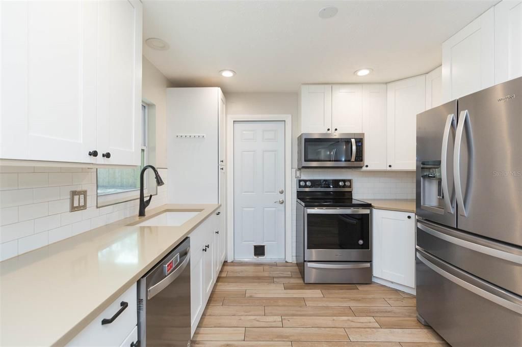 For Sale: $389,000 (3 beds, 2 baths, 1294 Square Feet)