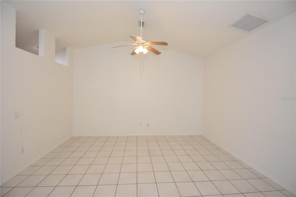 For Rent: $1,700 (3 beds, 2 baths, 1296 Square Feet)