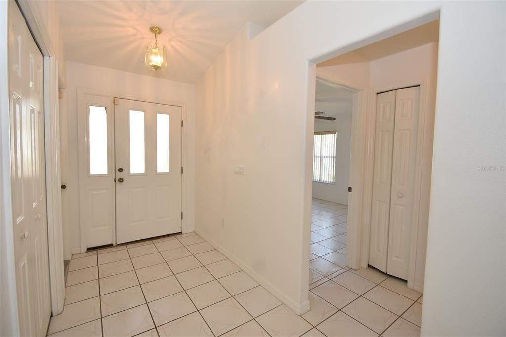 For Rent: $1,700 (3 beds, 2 baths, 1296 Square Feet)