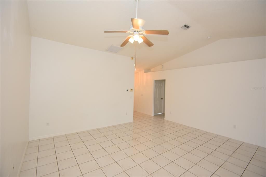 For Rent: $1,700 (3 beds, 2 baths, 1296 Square Feet)