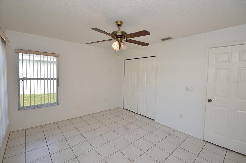 For Rent: $1,700 (3 beds, 2 baths, 1296 Square Feet)