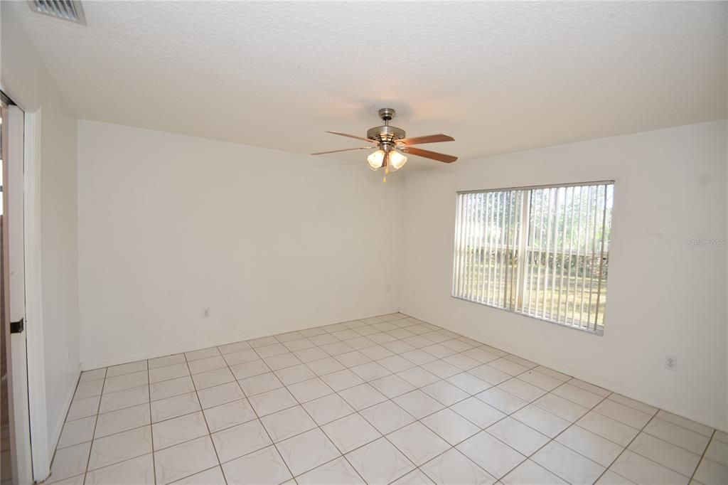 For Rent: $1,700 (3 beds, 2 baths, 1296 Square Feet)