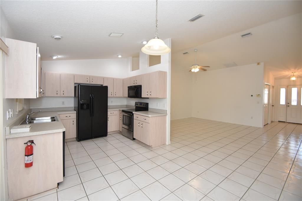 For Rent: $1,700 (3 beds, 2 baths, 1296 Square Feet)