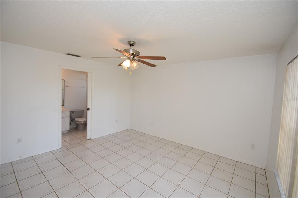 For Rent: $1,700 (3 beds, 2 baths, 1296 Square Feet)