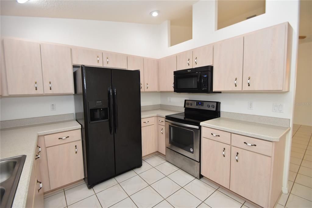 For Rent: $1,700 (3 beds, 2 baths, 1296 Square Feet)