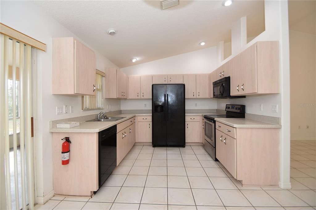 For Rent: $1,700 (3 beds, 2 baths, 1296 Square Feet)