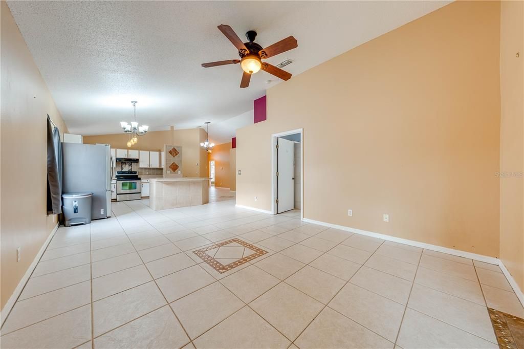 For Sale: $339,999 (4 beds, 2 baths, 1504 Square Feet)