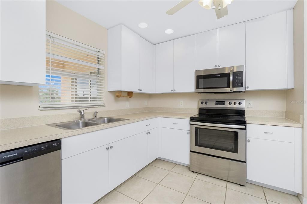 For Sale: $339,000 (3 beds, 2 baths, 1439 Square Feet)