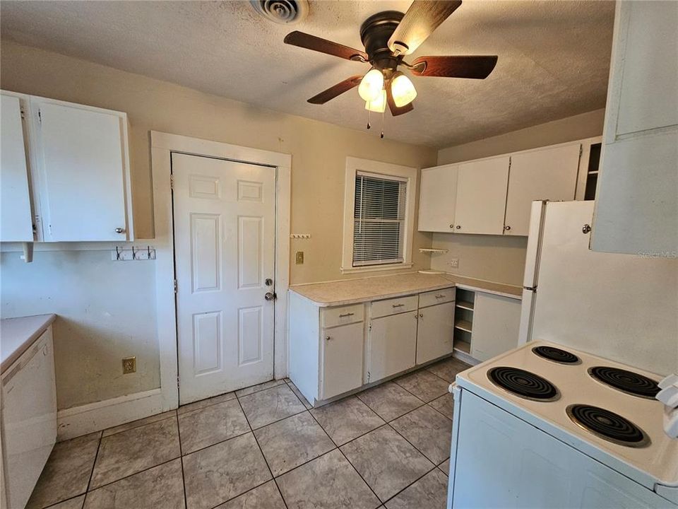 For Sale: $375,000 (4 beds, 2 baths, 1446 Square Feet)