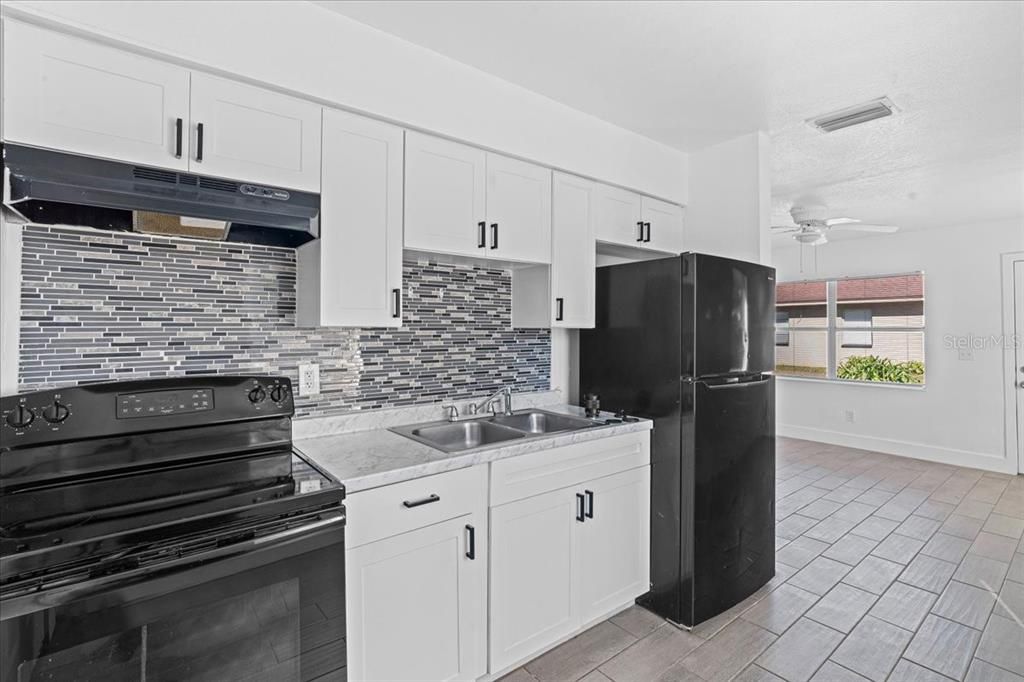 For Sale: $350,000 (4 beds, 2 baths, 1296 Square Feet)