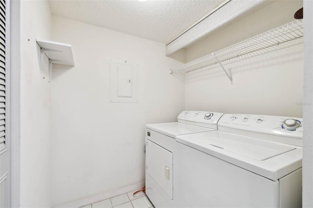 For Sale: $160,000 (2 beds, 2 baths, 937 Square Feet)