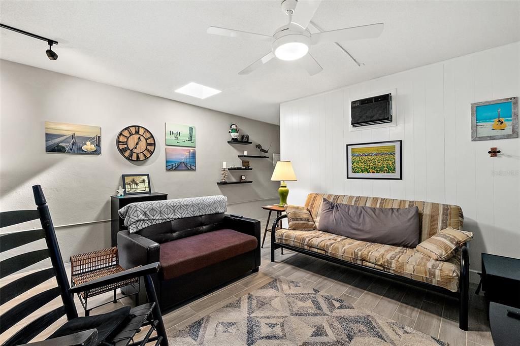 For Sale: $250,000 (2 beds, 2 baths, 1184 Square Feet)