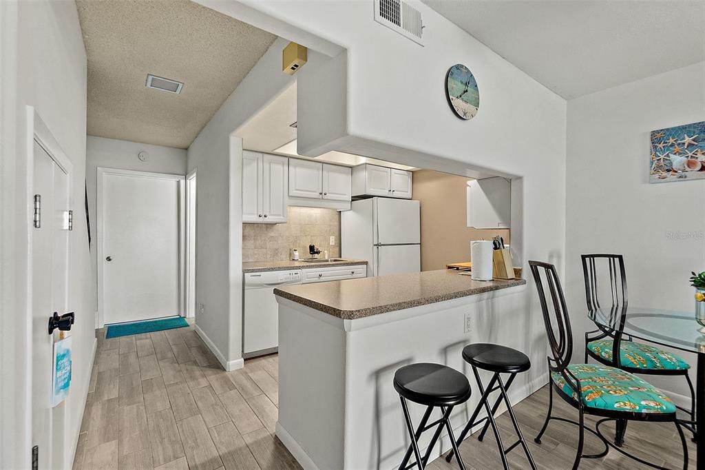 For Sale: $250,000 (2 beds, 2 baths, 1184 Square Feet)