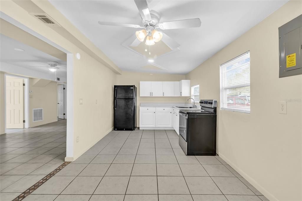 For Sale: $290,000 (3 beds, 1 baths, 1088 Square Feet)