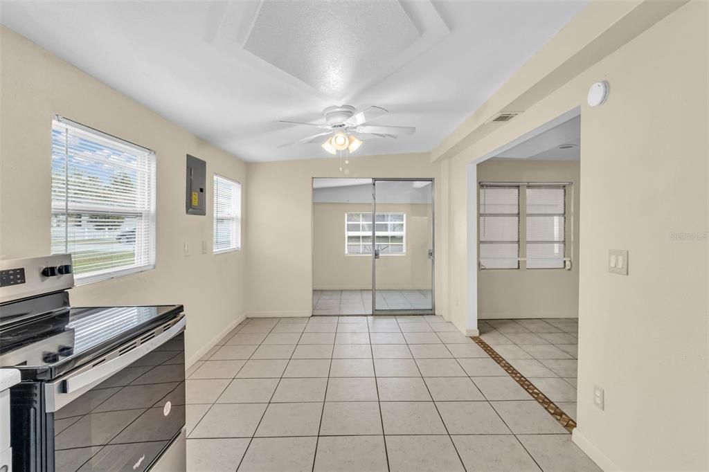 For Sale: $290,000 (3 beds, 1 baths, 1088 Square Feet)