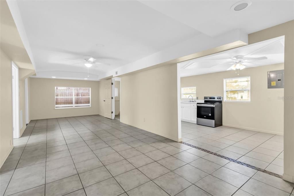 For Sale: $290,000 (3 beds, 1 baths, 1088 Square Feet)