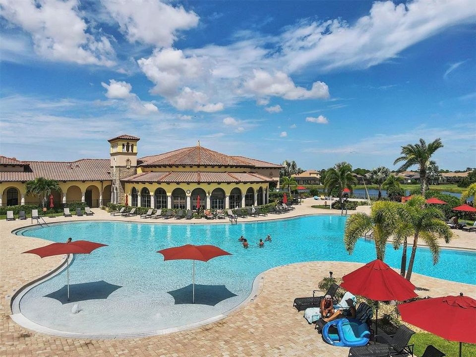 Gorgeous Resort Pool