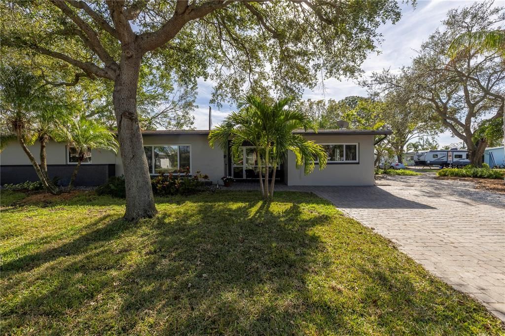 For Sale: $500,000 (3 beds, 2 baths, 2051 Square Feet)