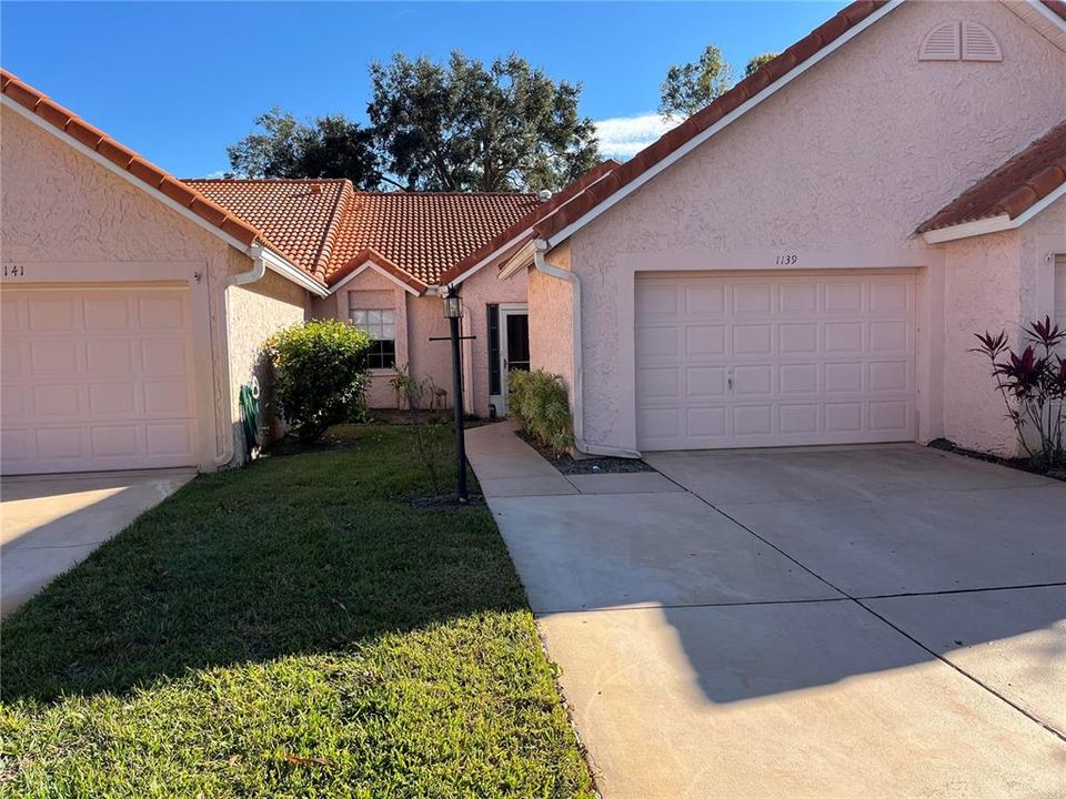 1139 Villa Entrance with garage