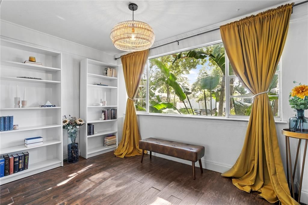 For Sale: $349,000 (3 beds, 1 baths, 1014 Square Feet)