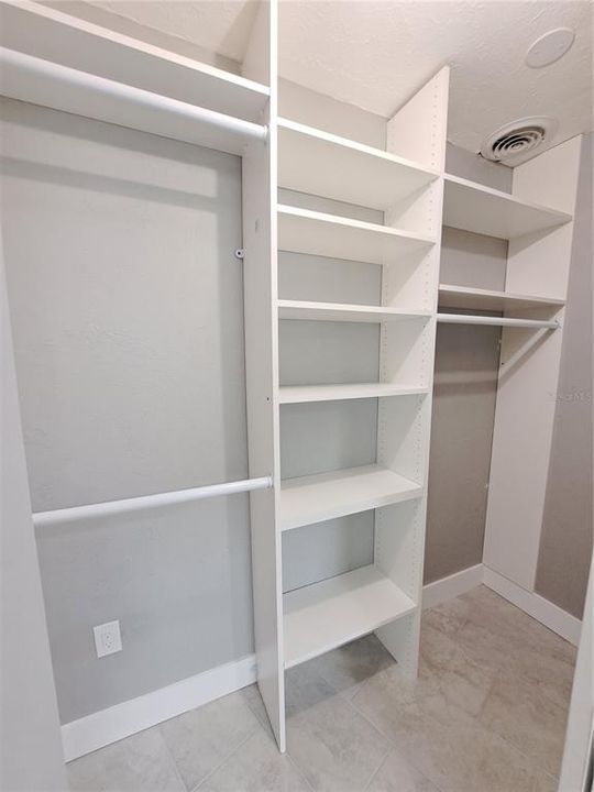 MASTER WALK-IN CLOSET