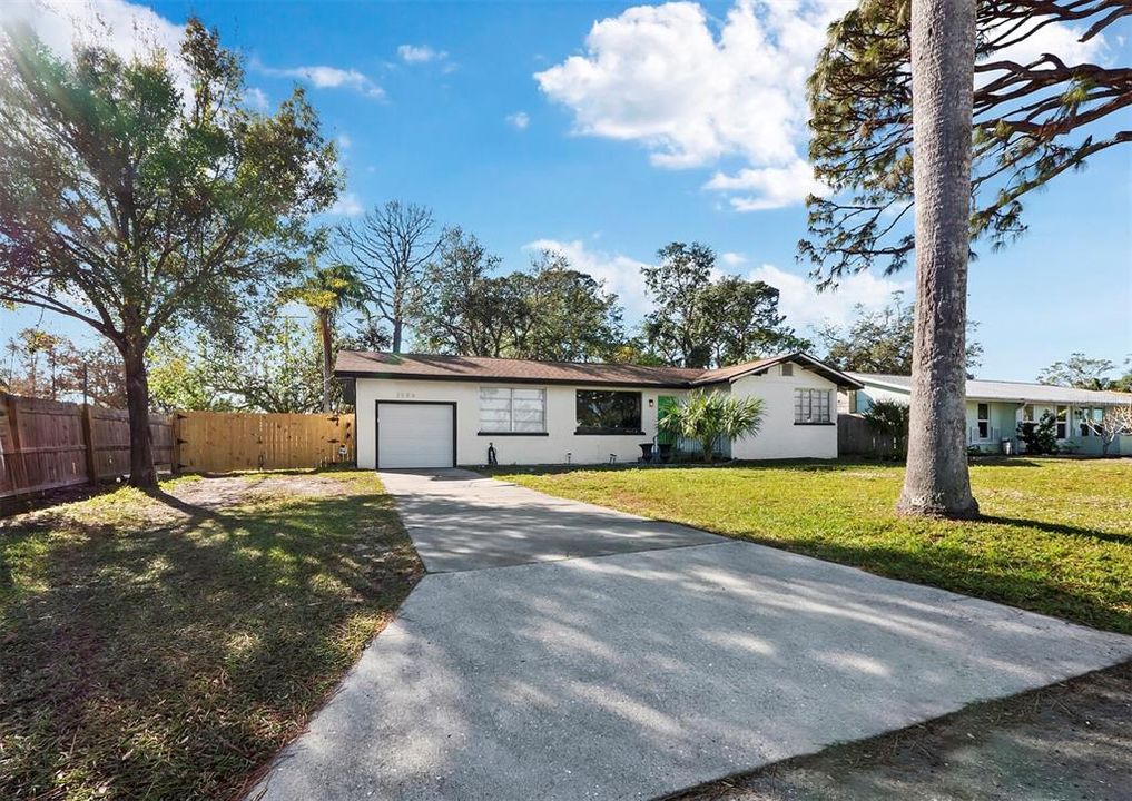 For Sale: $575,000 (3 beds, 2 baths, 1314 Square Feet)