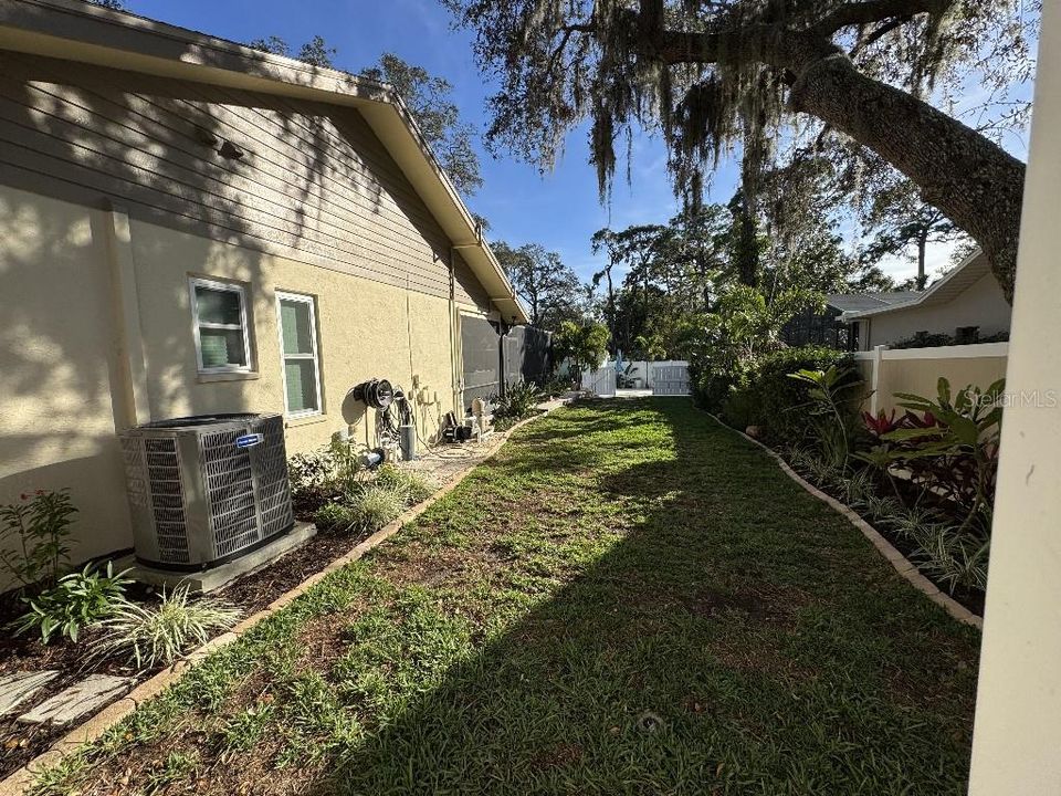 For Sale: $998,000 (4 beds, 2 baths, 2528 Square Feet)