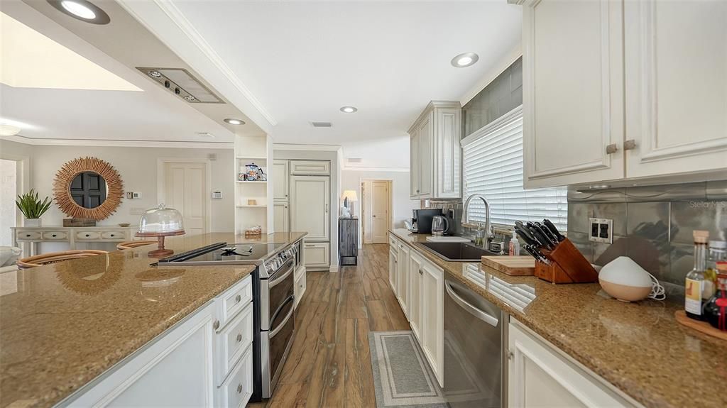 待售: $2,595,000 (3 贝兹, 2 浴室, 1729 平方英尺)