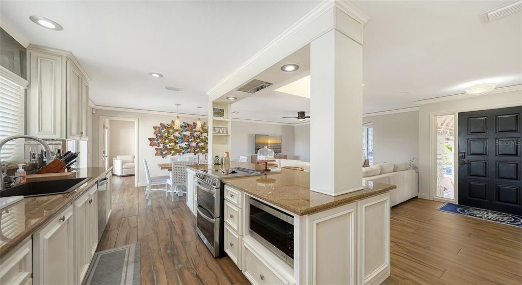 待售: $2,595,000 (3 贝兹, 2 浴室, 1729 平方英尺)